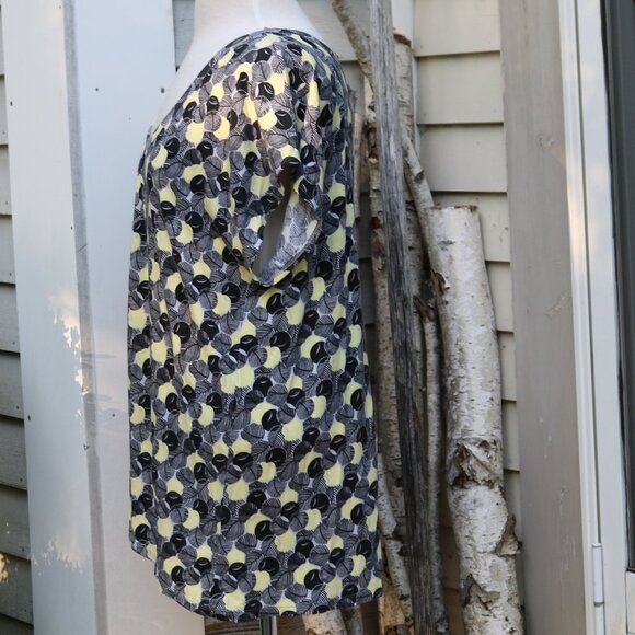 Old Navy Black Yellow Leaf Print Cotton Modal Blend Short Sleeve Tee Sz XL - Picture 3 of 6